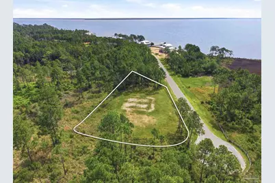 1045 Oyster Bay Dr, Milton, FL 32583 - Photo 1