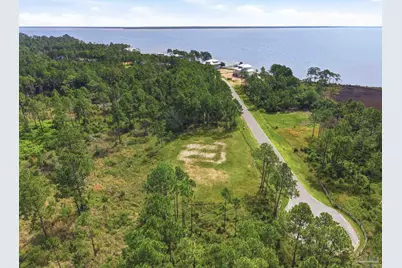 1045 Oyster Bay Dr, Milton, FL 32583 - Photo 9