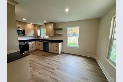 424 Front St, Century, FL 32535 - Photo 13