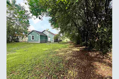 424 Front St, Century, FL 32535 - Photo 45