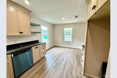424 Front St, Century, FL 32535 - Photo 19
