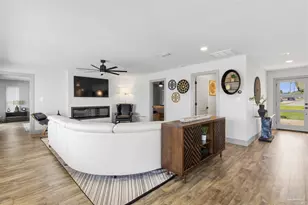 13905 Canal Dr, Pensacola, FL 32507 - Photo 9