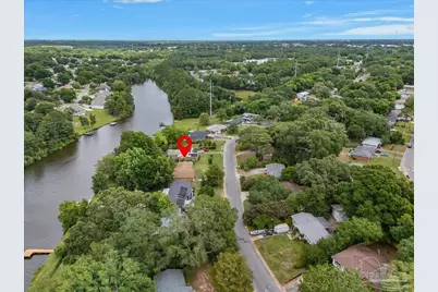 6209 E Shore Dr, Pensacola, FL 32505 - Photo 9