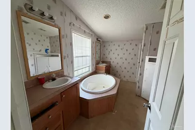 5570 Bantola Dr, Milton, FL 32583 - Photo 9
