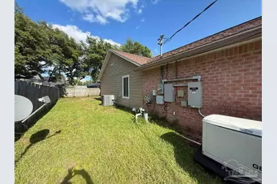 2706 Woodbury Ct, Navarre, FL 32566 - Photo 9