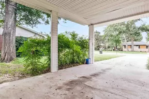2011 Hallmark Dr, Pensacola, FL 32503 - Photo 39
