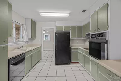 6105 E Shore Dr, Pensacola, FL 32505 - Photo 11