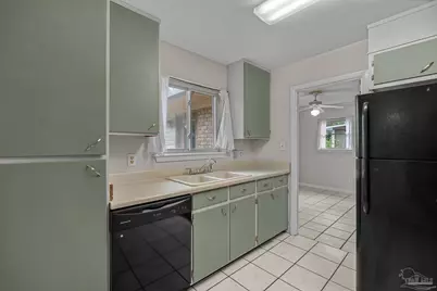 6105 E Shore Dr, Pensacola, FL 32505 - Photo 13