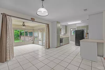 6105 E Shore Dr, Pensacola, FL 32505 - Photo 9