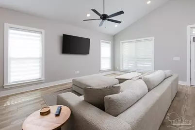 1006 W Lloyd St, Pensacola, FL 32501 - Photo 9