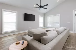 1006 W Lloyd St, Pensacola, FL 32501 - Photo 9