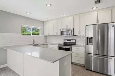 302 Loruna Dr, Gulf Breeze, FL 32561 - Photo 13