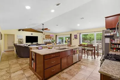 952 Lake Aire Dr, Pensacola, FL 32506 - Photo 9