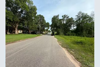 999 New Haven Dr, Cantonment, FL 32533 - Photo 9