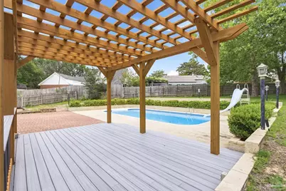 702 Southern Ct, Gulf Breeze, FL 32561 - Photo 39