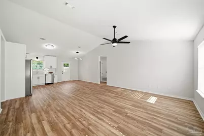 5386 Traci Dr, Milton, FL 32583 - Photo 9