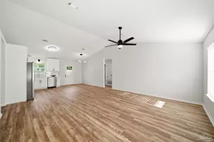 5386 Traci Dr, Milton, FL 32583 - Photo 9