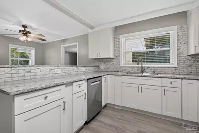 6425 Aspen Ave, Milton, FL 32570 - Photo 9