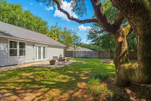 2724 Woodbury Ct, Navarre, FL 32566 - Photo 5