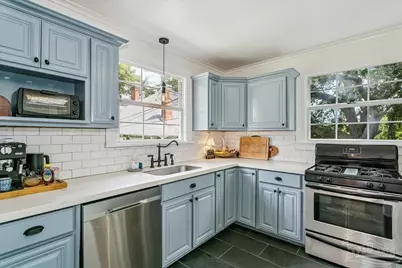 9 E Strong St, Pensacola, FL 32501 - Photo 13