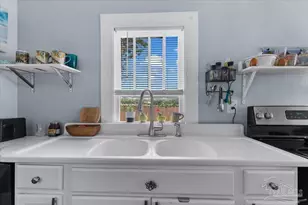 19 N G St, Pensacola, FL 32502 - Photo 9