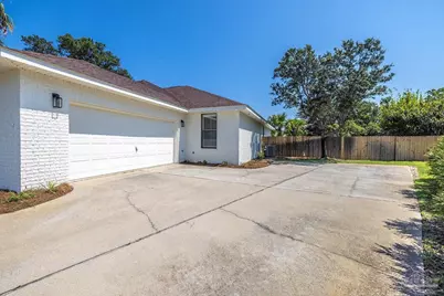 1194 Jaguar Cir, Gulf Breeze, FL 32563 - Photo 5