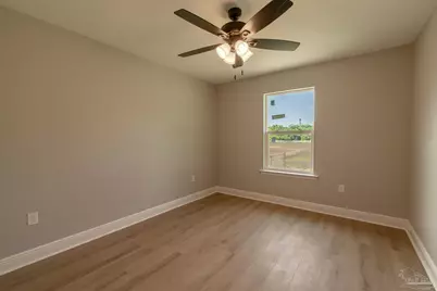 4621 Queen Palm Ct, Milton, FL 32571 - Photo 7
