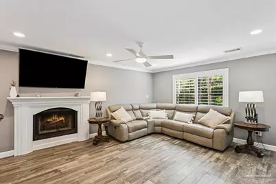 1834 W Smugglers Cove Dr, Gulf Breeze, FL 32563 - Photo 9