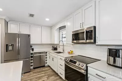 1834 W Smugglers Cove Dr, Gulf Breeze, FL 32563 - Photo 13