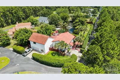 1834 W Smugglers Cove Dr, Gulf Breeze, FL 32563 - Photo 1