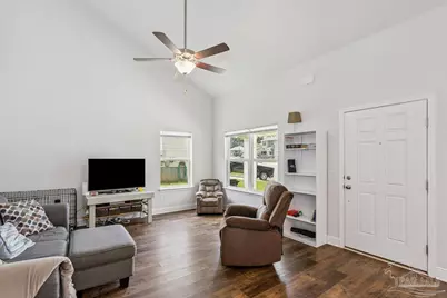 376 Hilburn Ln, Pensacola, FL 32504 - Photo 5