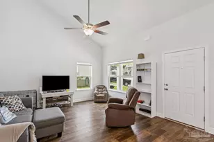 376 Hilburn Ln, Pensacola, FL 32504 - Photo 5