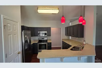 10020 Parker Lake Cir, Navarre, FL 32566 - Photo 9