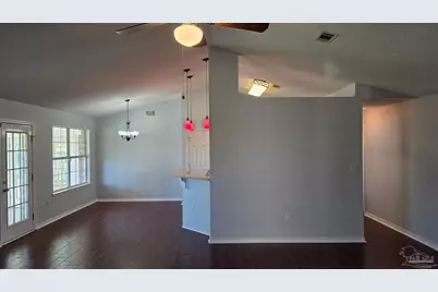 10020 Parker Lake Cir, Navarre, FL 32566 - Photo 5