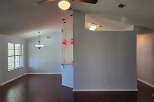 10020 Parker Lake Cir, Navarre, FL 32566 - Photo 5