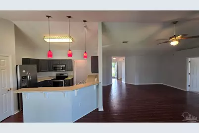 10020 Parker Lake Cir, Navarre, FL 32566 - Photo 7