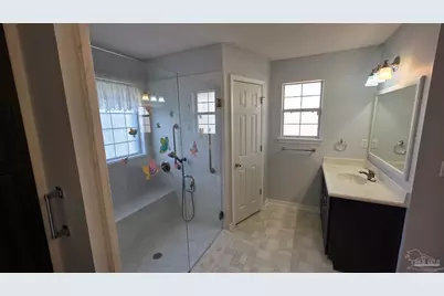 10020 Parker Lake Cir, Navarre, FL 32566 - Photo 25