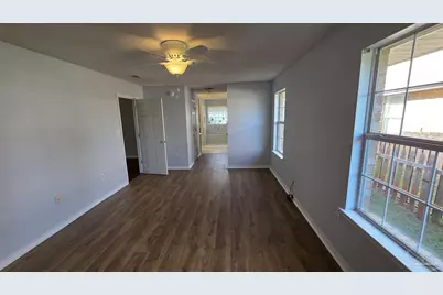 10020 Parker Lake Cir, Navarre, FL 32566 - Photo 23