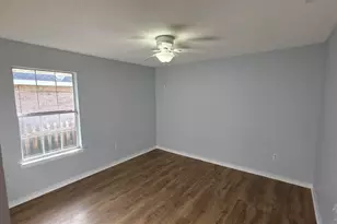 10020 Parker Lake Cir, Navarre, FL 32566 - Photo 17