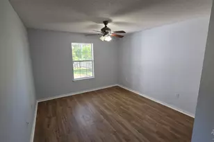 10020 Parker Lake Cir, Navarre, FL 32566 - Photo 21
