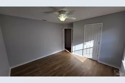 10020 Parker Lake Cir, Navarre, FL 32566 - Photo 17
