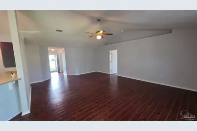10020 Parker Lake Cir, Navarre, FL 32566 - Photo 7