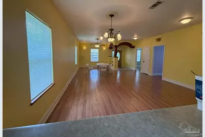 412 S 1st St, Pensacola, FL 32507 - Photo 15