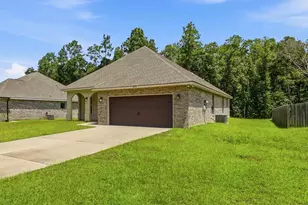 6054 Cherokee Dr, Milton, FL 32570 - Photo 3