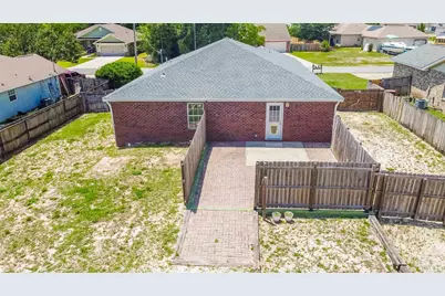 2104 Frontera St, Navarre, FL 32566 - Photo 9