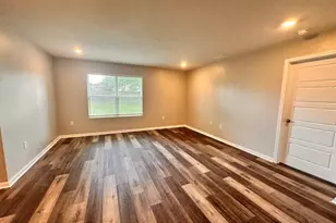 2348 Kirkwood Dr, Cantonment, FL 32533 - Photo 5