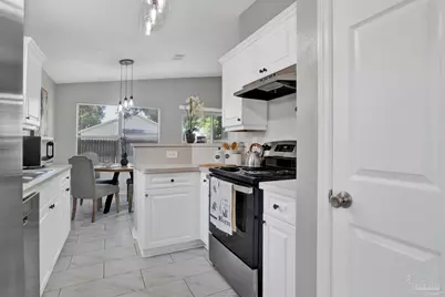 329 Mizzen Ln, Pensacola, FL 32507 - Photo 9