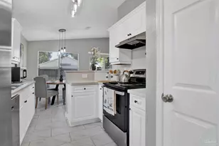 329 Mizzen Ln, Pensacola, FL 32507 - Photo 9