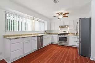 1407 John Carroll Dr, Pensacola, FL 32504 - Photo 17