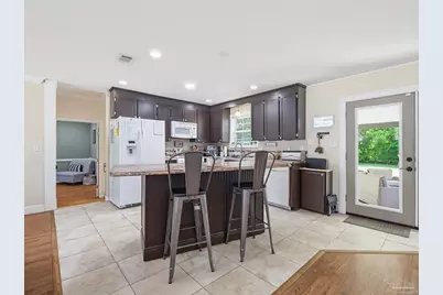 5692 Pine Ridge Dr, Milton, FL 32570 - Photo 9